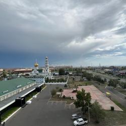 Номер люкс с 1 двуспальной кроватью (#504, #402)