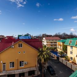 3-местный 1-комнатный номер стандарт с 2 односпальными кроватями (мансарда)