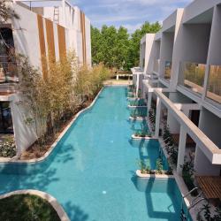 SEA VILLAGE SUPERIOR SWIM UP NEW