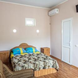Номер стандарт эконом с 1 двуспальной кроватью