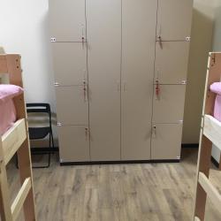 Кровать в 8-местном общем мужском номере
