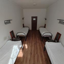 Кровать в 4-местном общем мужском номере