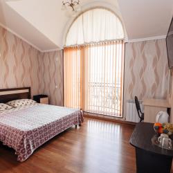 Комната стандарт с 1 двуспальной кроватью и балконом