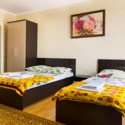 Номер стандарт семейный с 2 односпальными и 1 двуспальной кроватью