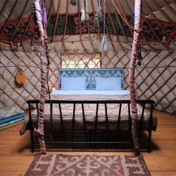 Традиционная деревянная юрта An authentic yurt with a 60-year history (общие удобства на территории)