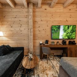 Номер делюкс с двуспальной кроватью c видом на реку и террасой