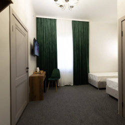 2-комнатный номер стандарт семейный с 2 односпальными и 1 двуспальной кроватью