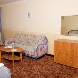 Номер полулюкс с 2 односпальными кроватями и кондиицонером