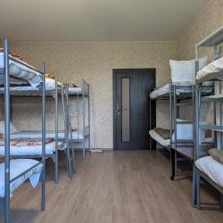 Кровать в 12-местном общем номере