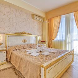 Номер полулюкс с 1 двуспальной кроватью