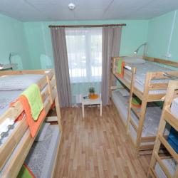 Кровать в 8-местном общем мужском номере (удобства на этаже)