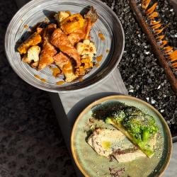 Фото V hotel & Rooftop lounge (В отель)