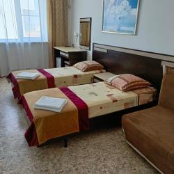 Комната стандарт с 1 односпальной и 1 двуспальной кроватью