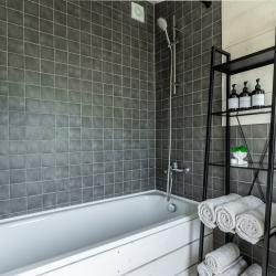 Коттедж улучшенный с 2 двуспальными и 1 двухъярусной кроватью