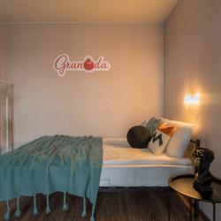 Фото Отель Красивая однокомнатная квартира в тихом районе города !