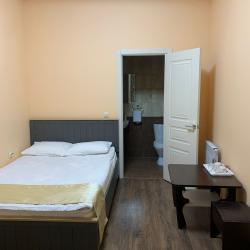 Номер стандарт с 1 двуспальной кроватью (без окна)