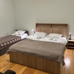 Номер комфорт улучшенный с 1 односпальной и 1 двуспальной кроватью