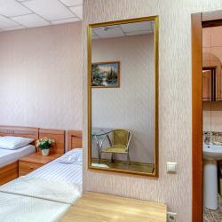 Номер стандарт с 1 односпальной и 1 двуспальной кроватью