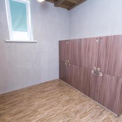 Кровать в 8-местном общем номере
