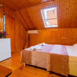 Комната стандарт с 1 двуспальной кроватью (мансарда)