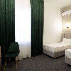 2-комнатный номер стандарт семейный с 2 односпальными и 1 двуспальной кроватью