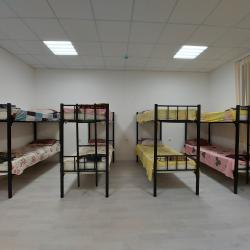Кровать в 8-местном общем номере