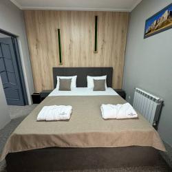 2-комнатный номер полулюкс с 2 односпальными и 1 двуспальной кроватью