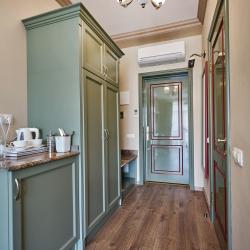 Комната улучшенная с 1 двуспальной кроватью (с завтраком)