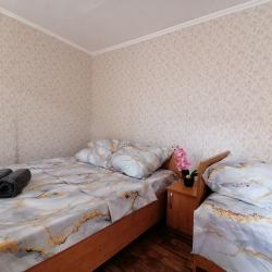 Комната стандарт с 1 односпальной и 1 двуспальной кроватью