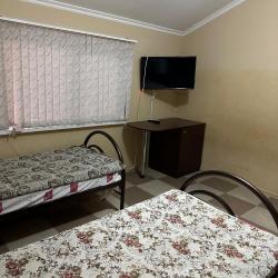 Комната эконом с 2 односпальными и 1 двухъярусной кроватью