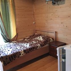 Номер стандарт с 2 односпальными и 1 двуспальной кроватью