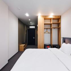 Номер улучшенный с 1 двуспальной кроватью для маломобильных гостей