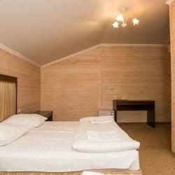 Номер стандарт семейный с 1 односпальной и 1 двуспальной кроватью