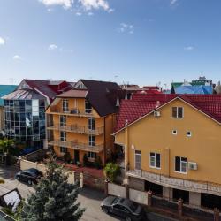 3-местный 1-комнатный номер стандарт с 2 односпальными кроватями (мансарда)