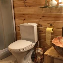 Номер эконом стандарт с 2 односпальными и 1 двуспальной кроватью