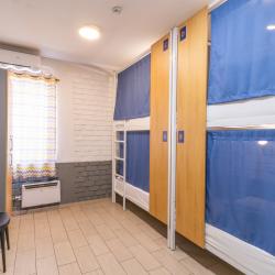 Кровать в 6-местном общем мужском номере (удобства на этаже)