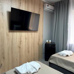 2-комнатный номер полулюкс с 2 односпальными и 1 двуспальной кроватью