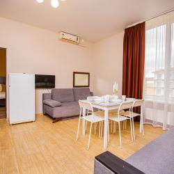 6-местные апартаменты с кухней и видом на бассейн