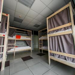 Кровать в 12-местном общем номере