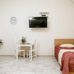 Номер люкс с 1 односпальной и 1 двуспальной кроватью