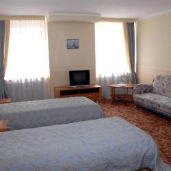 Номер полулюкс с 2 односпальными кроватями