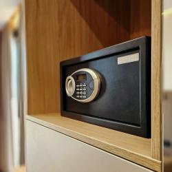 3-местный 1-комнатный номер улучшенный премиум с 1 односпальной и 1 двуспальной кроватью