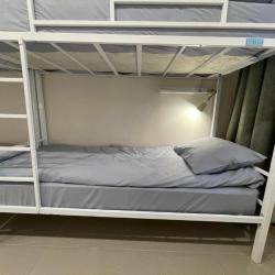 Кровать в 8-местном общем номере