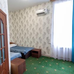 Номер эконом с 2 односпальными кроватями (с завтраком)