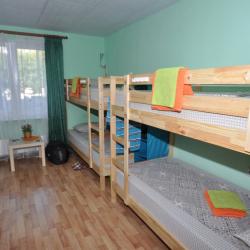 Кровать в 8-местном общем мужском номере (удобства на этаже)