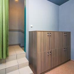 Кровать в 8-местном общем номере (без окна)