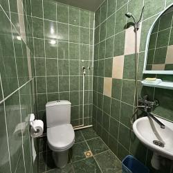 Номер улучшенный с 3 односпальными и 1 двуспальной кроватью