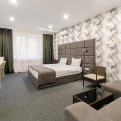 Номер делюкс семейный с 1 двуспальной кроватью