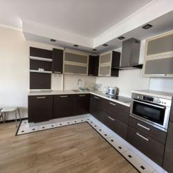 Фото Отель Бoльшая 3-x комнaтнaя кваpтира в центре города