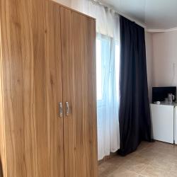 Номер эконом стандарт с 2 односпальными кроватями и выходом на море